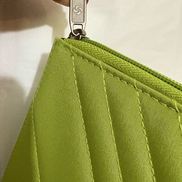 Samsonite Lime Green Quilted Wallet - Picture 6 of 6